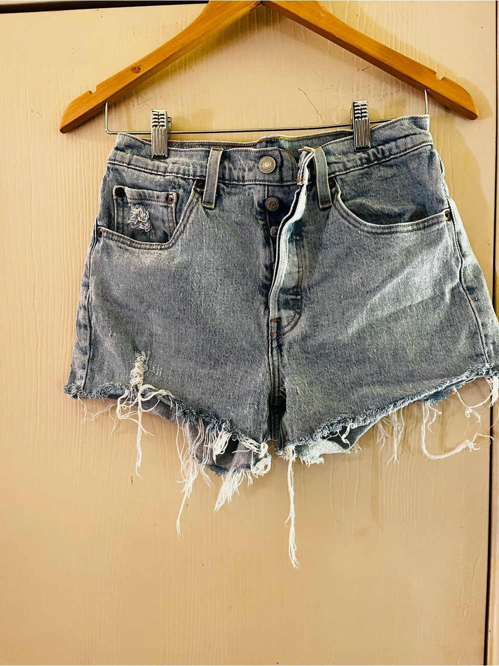 Levis 501 Original Fit Festival Boho Y2K Beach Distressed Denim Cut Off Shorts